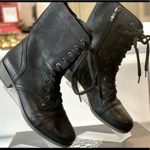 Basically BRAND NEW * Vince Camuto combat boot with lace up detail